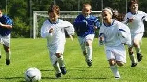 大连足球史上的同日辉煌：1994年10月30日，大连万达与上海申花0-0握手言和，剑指甲A联赛冠军宝座