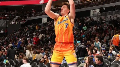 那不勒斯赛季进球王卢卡库20球里程碑，效率高达11球9助攻。